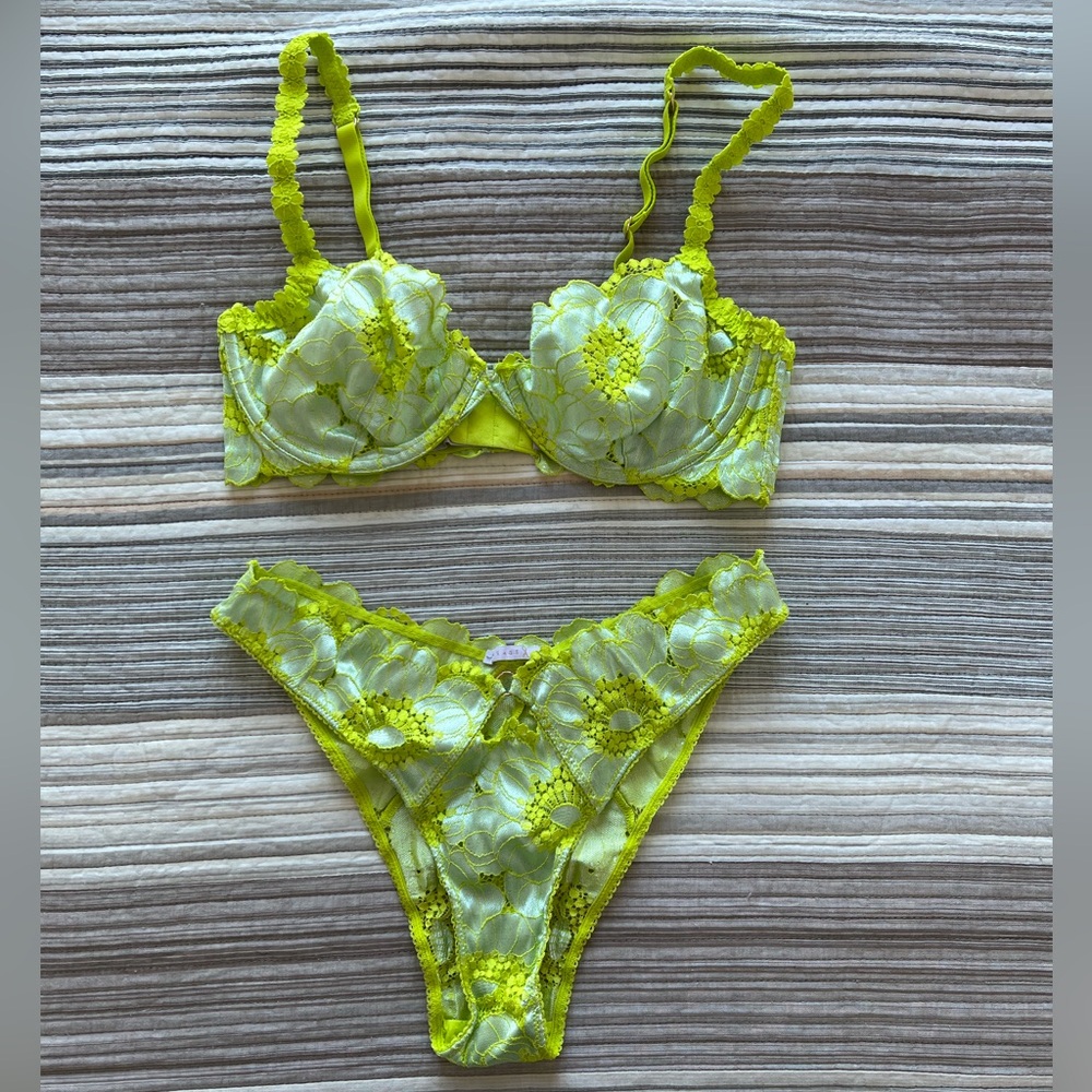 Savage x Fenty POPPIES UNLINED LACE DEMI BRA (36C)